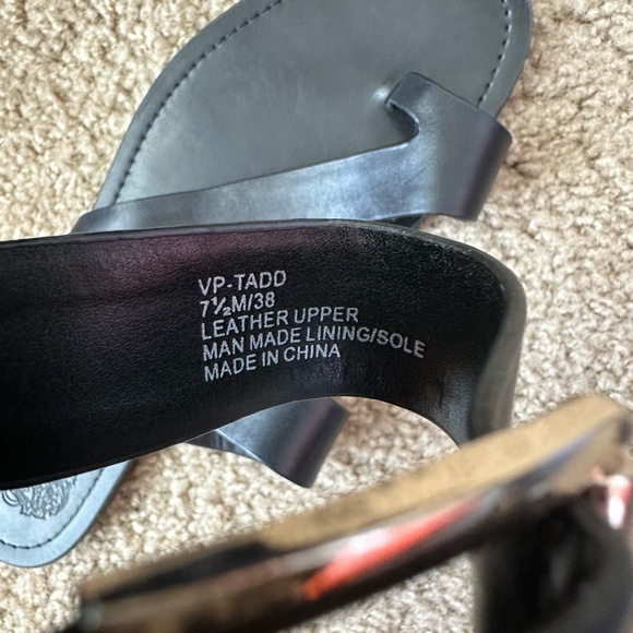 Vince Camuto women’s Tado black slip on leather sandal w/ adjustable buckle 7.5 - Picture 5 of 8